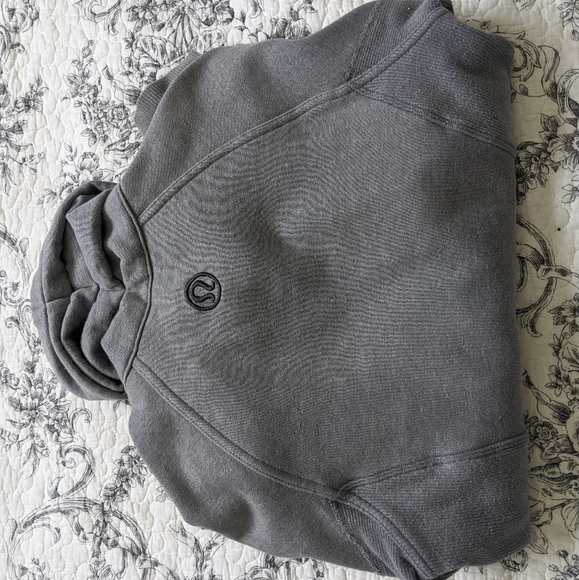 Lululemon grey sweater - Picture 4 of 5